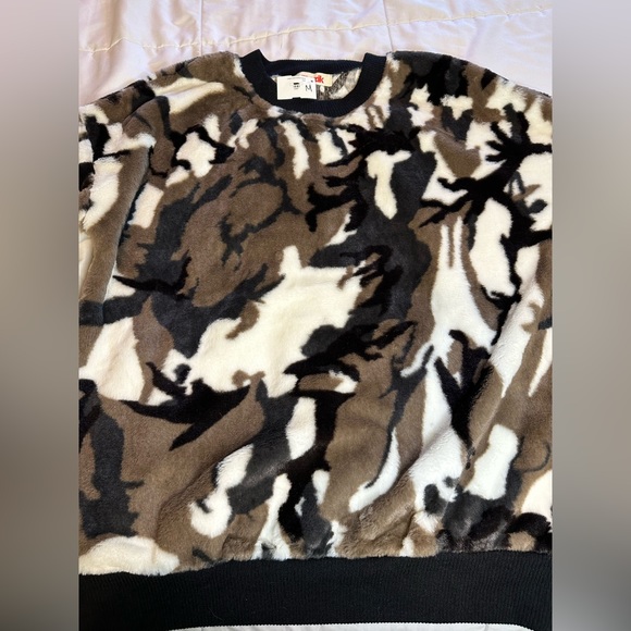 Camo fluffy sweater - Picture 1 of 4